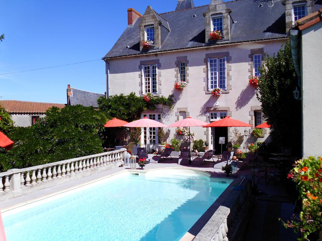 Le Petit Château Tiffauges Exterior foto