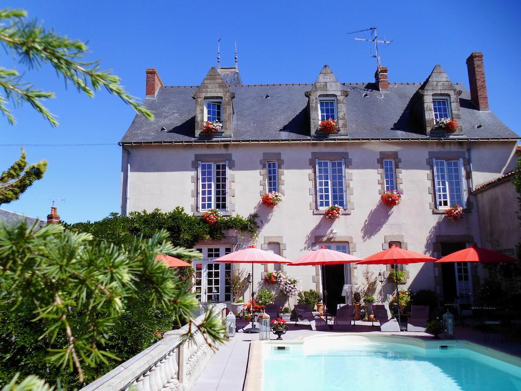 Le Petit Château Tiffauges Exterior foto